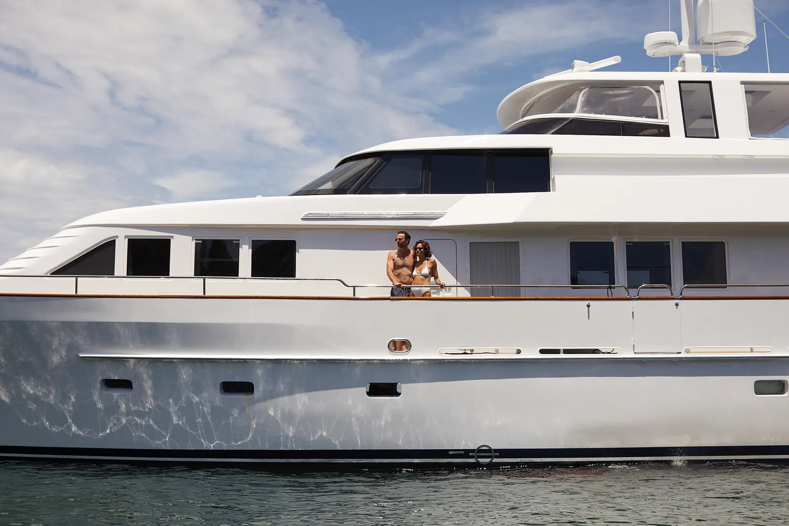 M/Y Sea Raes, guests on the side deck