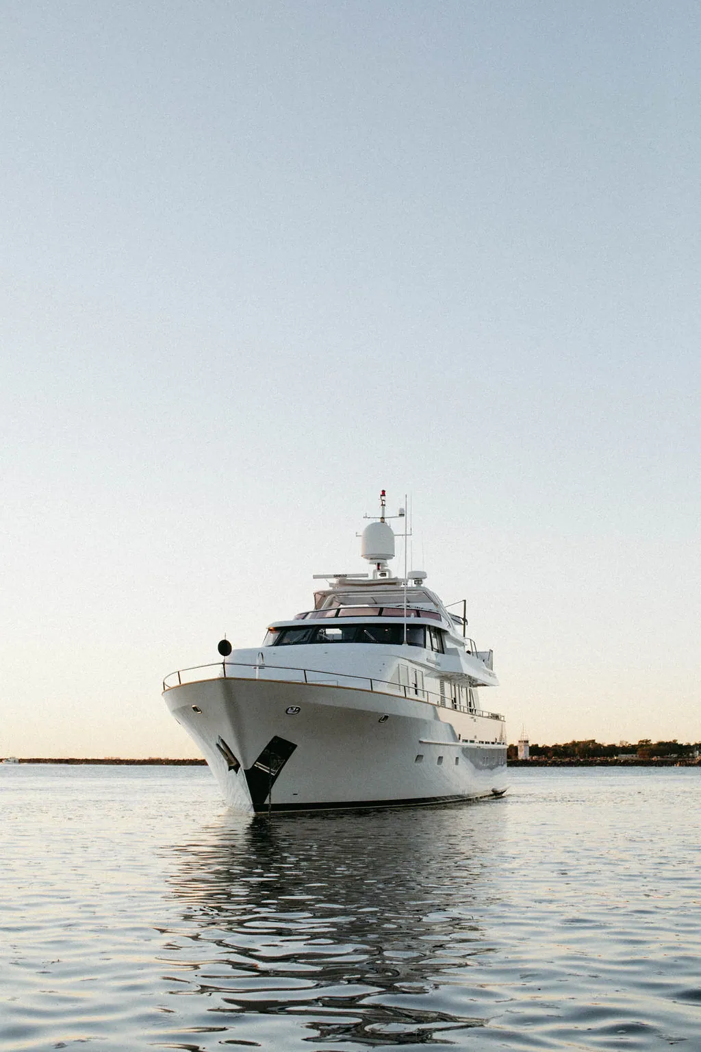 M/Y Sea Raes, her bow at dusk